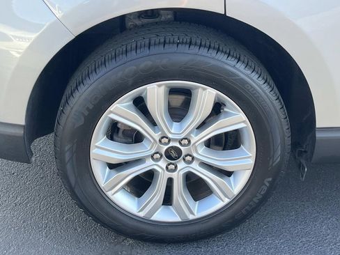 Used 2024 Ford Edge Titanium image 9