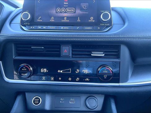 Used 2023 Nissan Rogue SV image 33