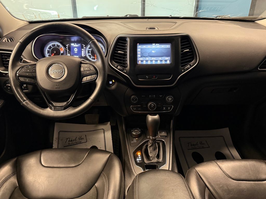 Used 2019 Jeep Cherokee Latitude Plus AWD/4WD image 9