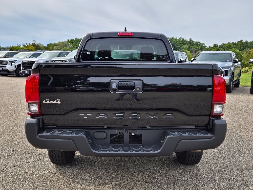 Used 2023 Toyota Tacoma SR AWD/4WD image 4
