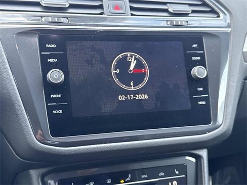 Certified 2022 Volkswagen Tiguan SE image 15