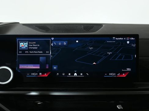 Certified 2024 BMW X7 xDrive40i w/ M Sport Package image 21