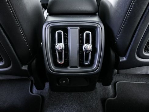 Certified 2025 Volvo XC40 B5 Plus image 21