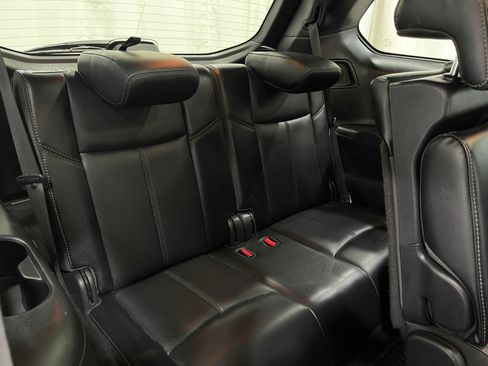 Used 2019 Nissan Pathfinder Platinum image 32