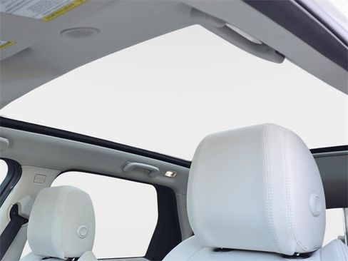 Used 2025 Land Rover Discovery Sport S image 29