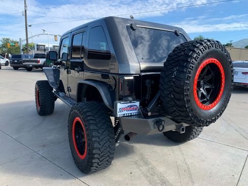 Used 2010 Jeep Wrangler Unlimited Rubicon w/ Dual Top Group image 5