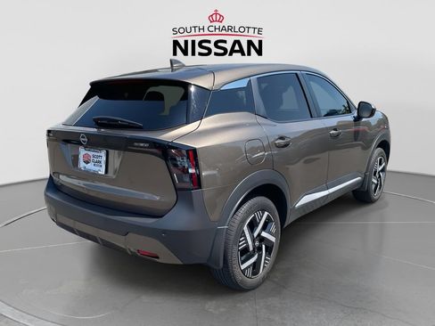 Used 2025 Nissan Kicks SV FWD image 6
