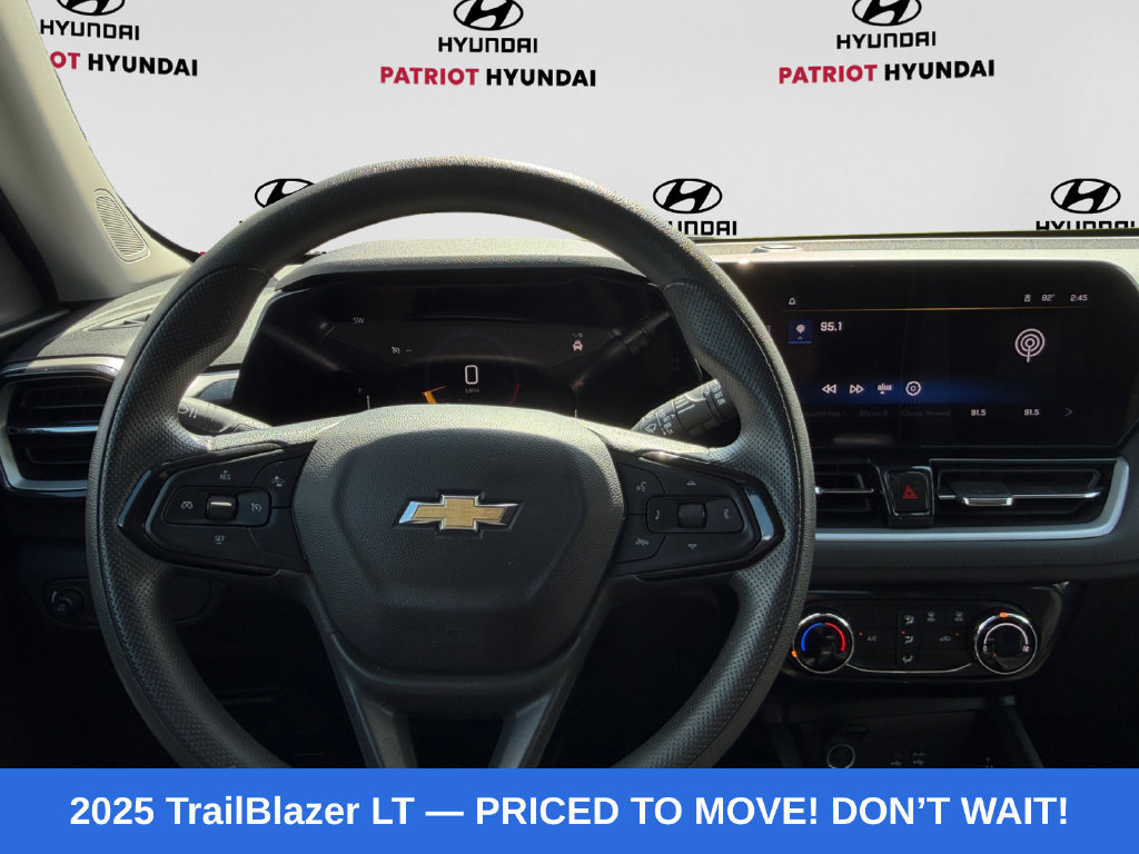 Used 2025 Chevrolet TrailBlazer LT AWD/4WD image 10
