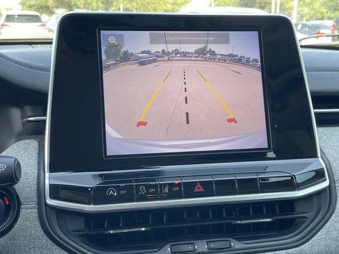 Used 2022 Jeep Compass Latitude FWD image 17