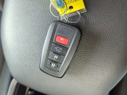 Used 2025 Toyota RAV4 XLE image 34