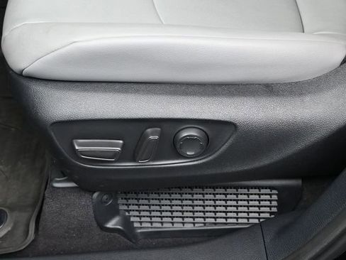 Certified 2025 Toyota Sienna XLE image 27