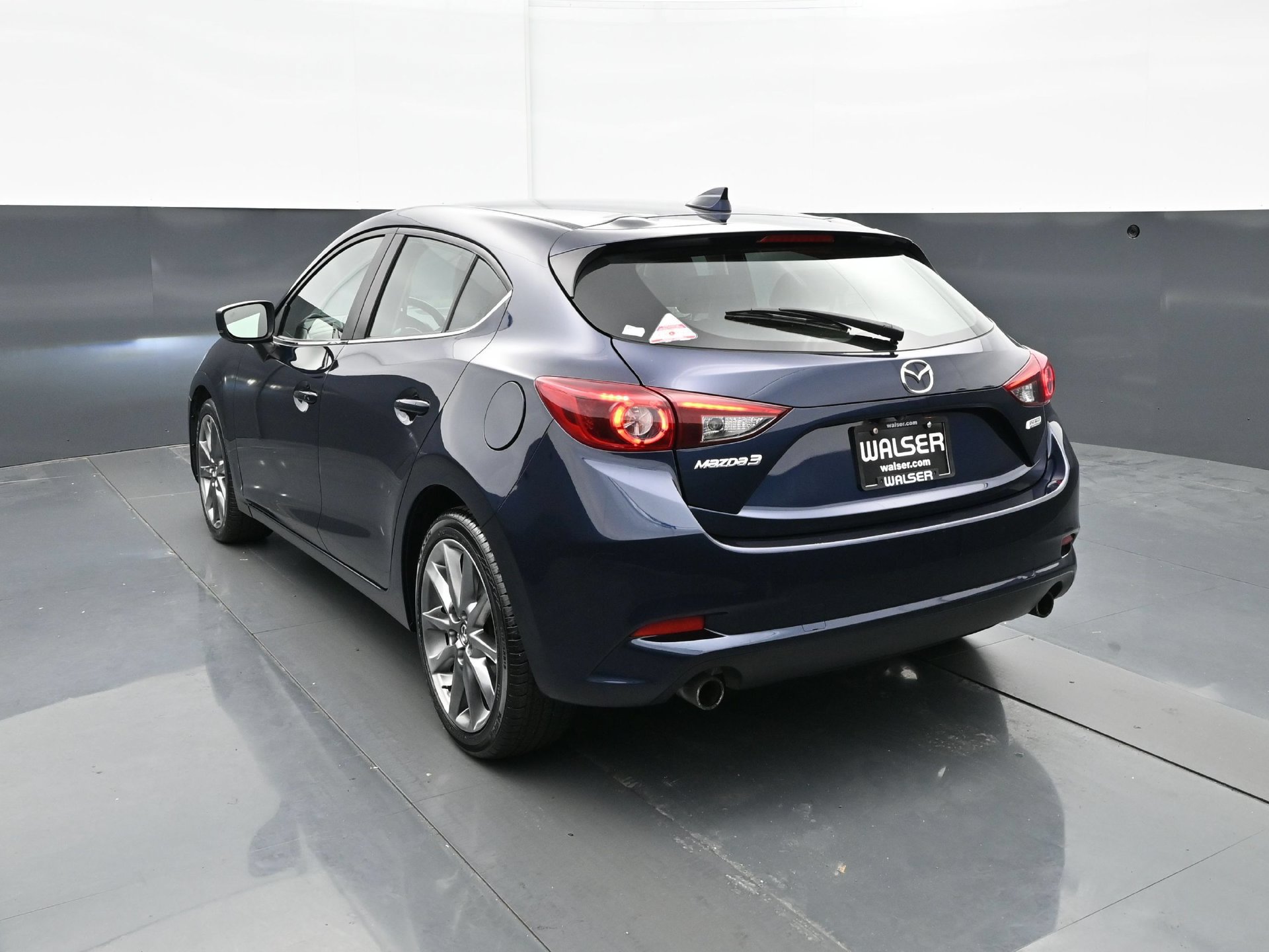 Used 2018 MAZDA MAZDA3 Grand Touring w/ Premium Equipment Package FWD image 4
