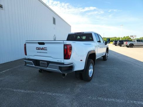 Used 2025 GMC Sierra 3500 SLE w/ SLE Value Package AWD/4WD image 8