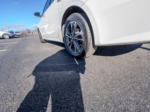 Used 2023 Kia Forte LXS image 10