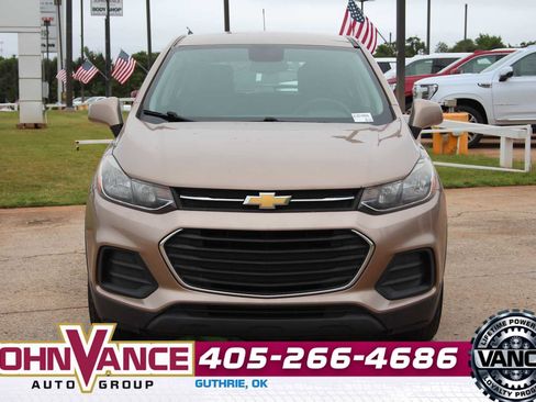 Used 2018 Chevrolet Trax LS FWD image 2