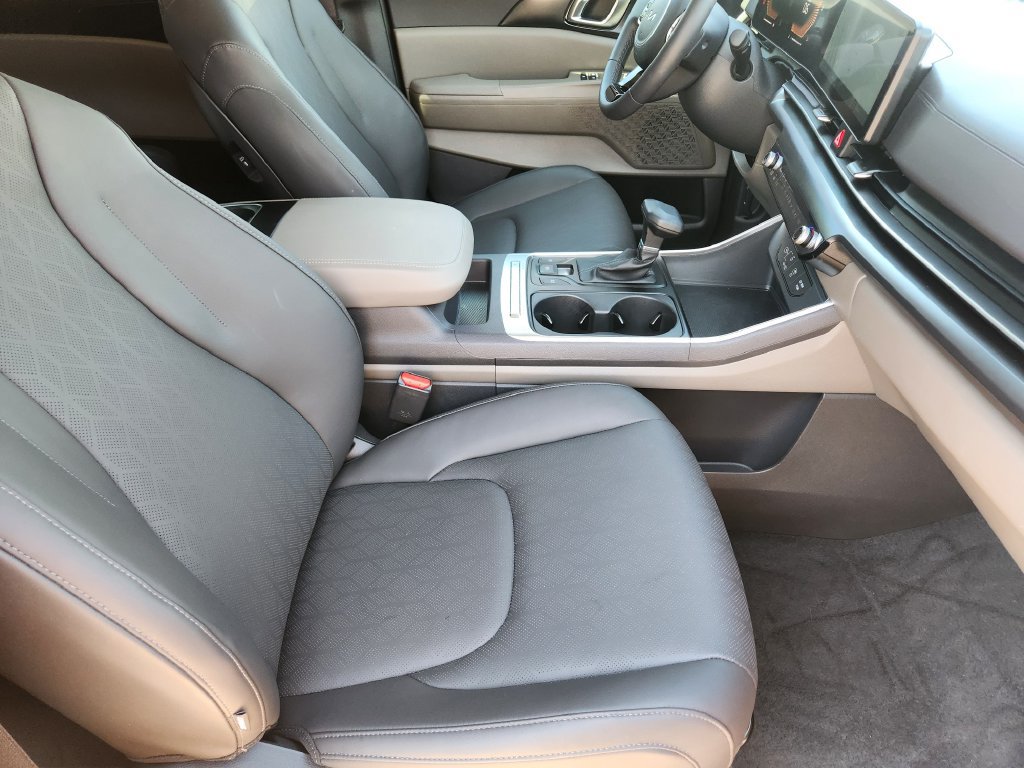 New 2026 Kia Carnival FWD image 13