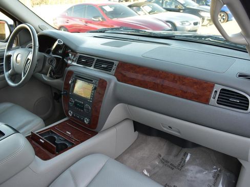 Used 2009 Chevrolet Avalanche LTZ image 12