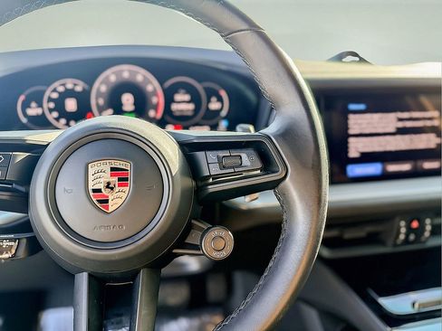 Used 2024 Porsche Cayenne w/ Premium Package image 21