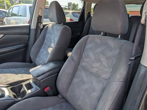 Used 2016 Nissan Rogue SV FWD image 14