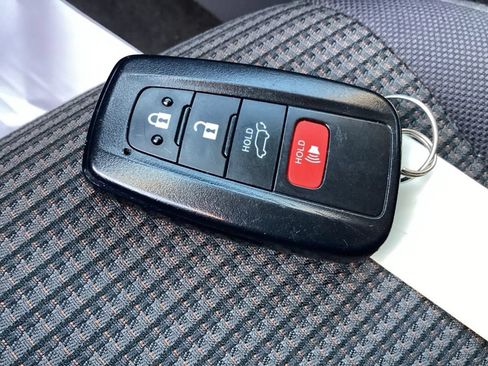 Used 2023 Toyota Highlander LE FWD image 36