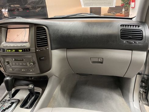 Used 2003 Toyota Land Cruiser image 40