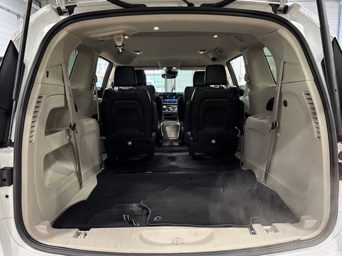 Used 2024 Chrysler Pacifica Touring-L FWD image 46