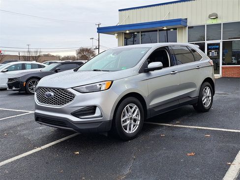 Used 2024 Ford Edge SEL image 3