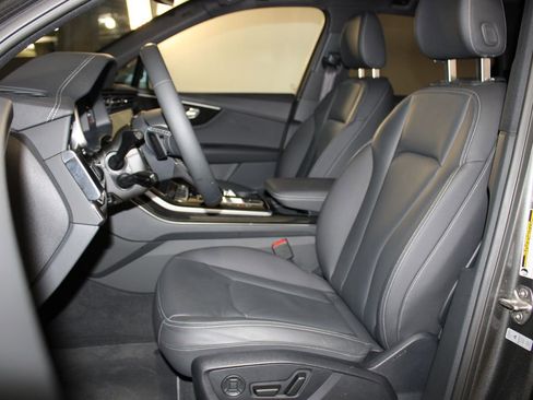 Certified 2025 Audi Q7 2.0T Premium w/ Convenience Package image 7