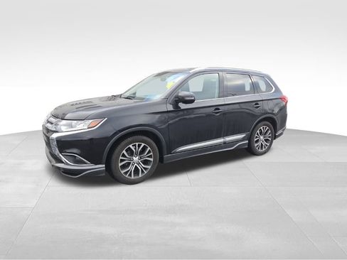 Used 2018 Mitsubishi Outlander SEL image 1