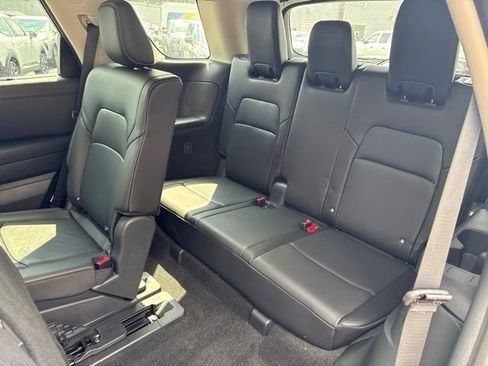 Used 2025 Nissan Pathfinder SL AWD/4WD image 23