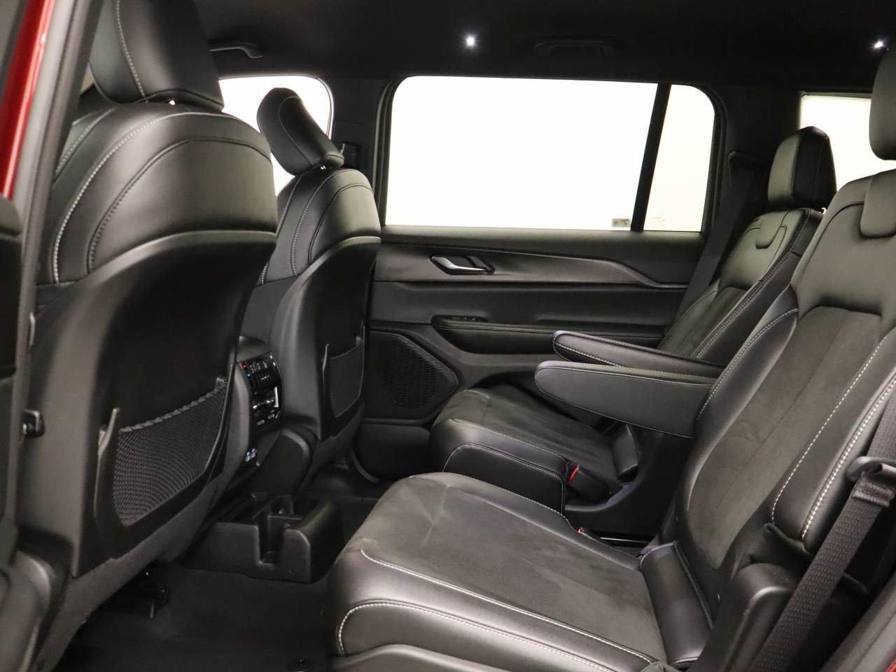 Used 2023 Jeep Grand Cherokee L Laredo AWD/4WD image 16