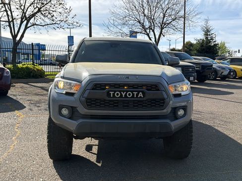 Used 2020 Toyota Tacoma SR5 image 2