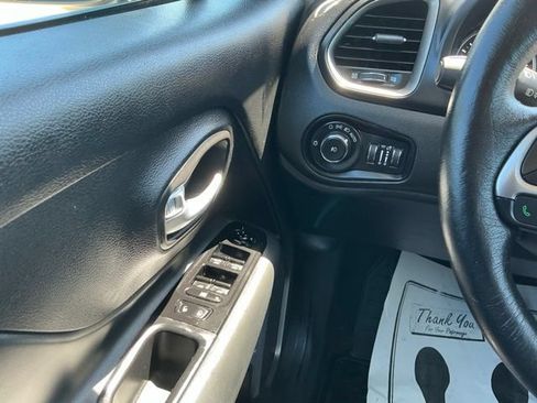 Used 2022 Jeep Renegade Limited AWD/4WD image 24