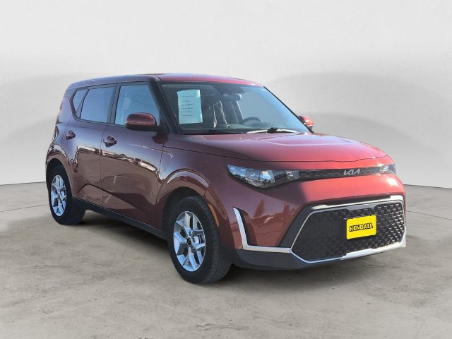 Used 2024 Kia Soul LX w/ Option Group 015 FWD image 3