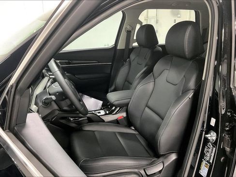 Used 2025 Kia Telluride LX FWD image 28