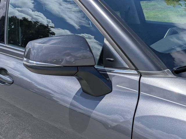 Used 2021 Toyota Highlander XLE FWD image 11