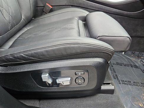 Used 2023 BMW X5 M50i w/ Executive Package image 27