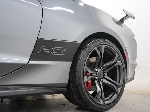 Used 2019 Chevrolet Camaro SS RWD image 11