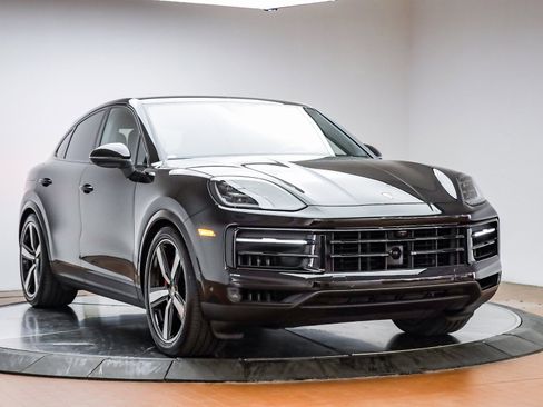 Used 2025 Porsche Cayenne S image 14