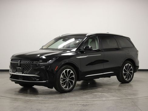 Used 2024 Lincoln Nautilus Reserve AWD/4WD image 4