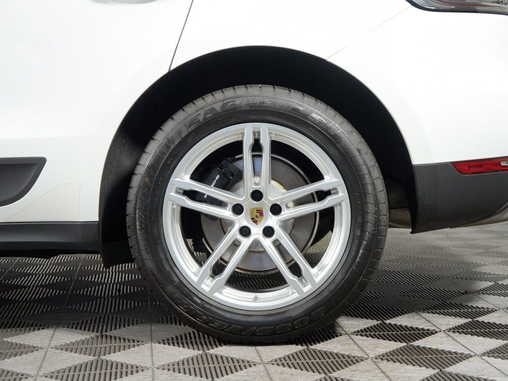 Certified 2020 Porsche Macan AWD/4WD image 14