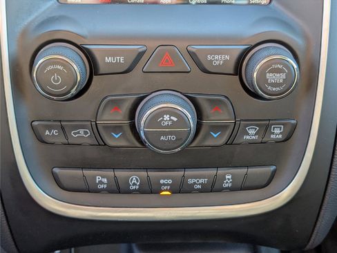 Used 2020 Dodge Durango SXT image 25