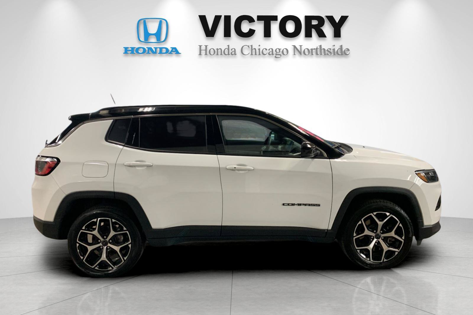 Used 2025 Jeep Compass Limited AWD/4WD image 2