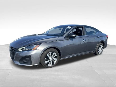 Used 2024 Nissan Altima 2.5 S FWD image 2