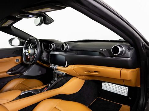 Used 2019 Ferrari Portofino image 24