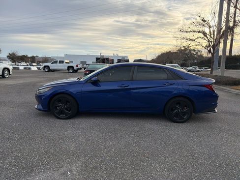 Used 2021 Hyundai Elantra SEL w/ Convenience Package image 2
