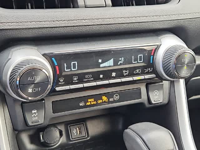 Used 2025 Toyota RAV4 XLE FWD image 24