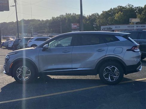 New 2024 Kia Sportage LX image 6