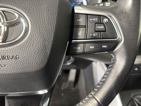 Used 2021 Toyota Highlander XLE AWD/4WD image 33