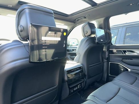 New 2026 Jeep Grand Wagoneer L Limited AWD/4WD image 11